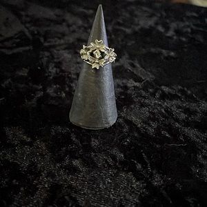 Woman’s vintage ring not sure if it’s silver but it polished up. Size 6